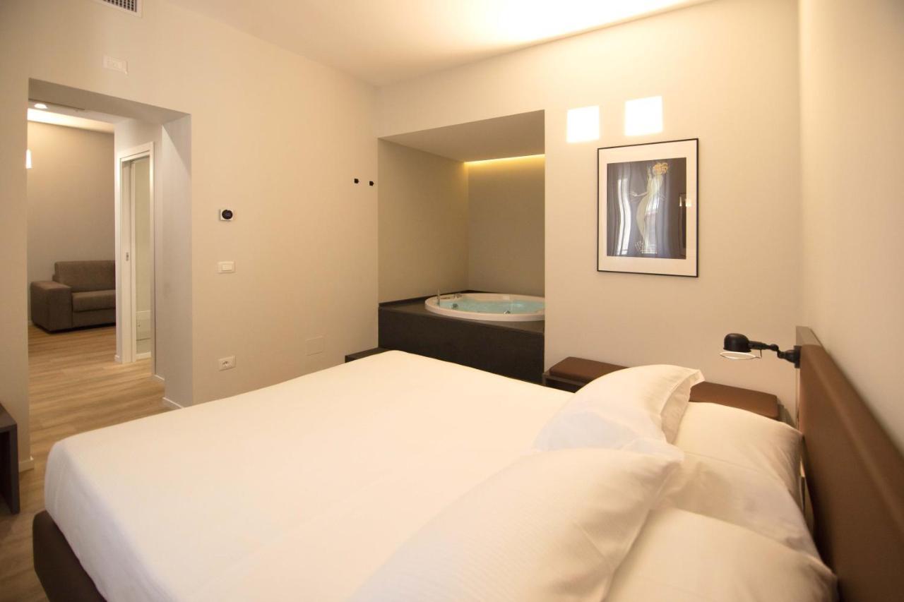 ברינדיזי Palazzo Bellocchi - Suites & Apartments מראה חיצוני תמונה